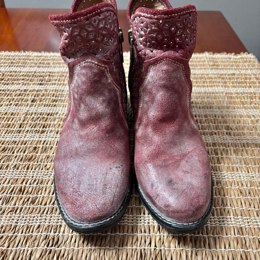 Circle G  Ankle Boots with Cutout Design - Picture 2 of 7